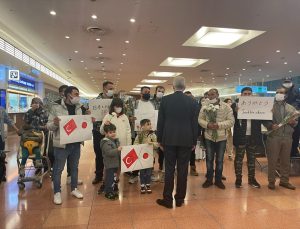 Japon arama kurtarma ekibini alkışlarla karşıladılar