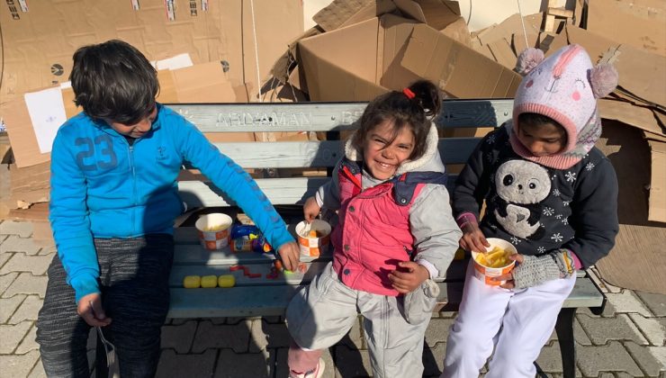 Türk Kızılay’dan depremzede çocuklara patates sürprizi