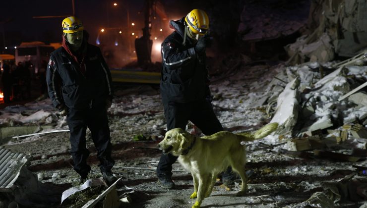 Patileri enkazda yaralanan “Köpük”, kurtarma çalışmalarına devam ediyor