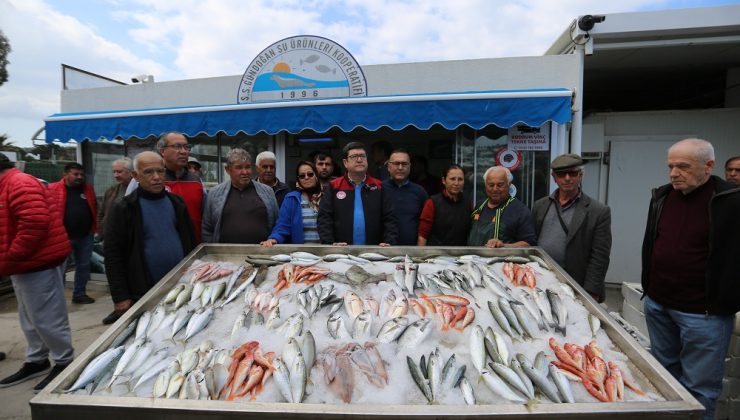 Muğlalı balıkçılar depremzedeler için ağ attı