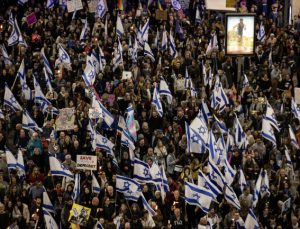 İsrail’de Netanyahu hükümeti karşıtları yine sokaklara çıktı