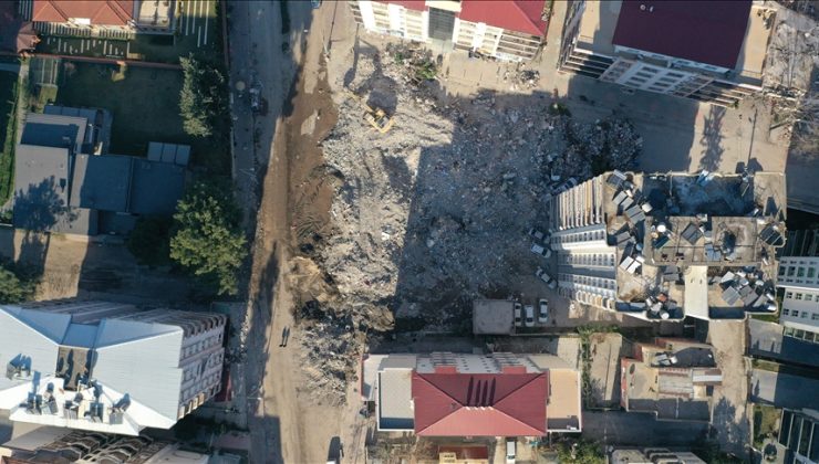 Osmaniye’de yıkılan binalara ilişkin kusurlu 4 kişi tutuklandı