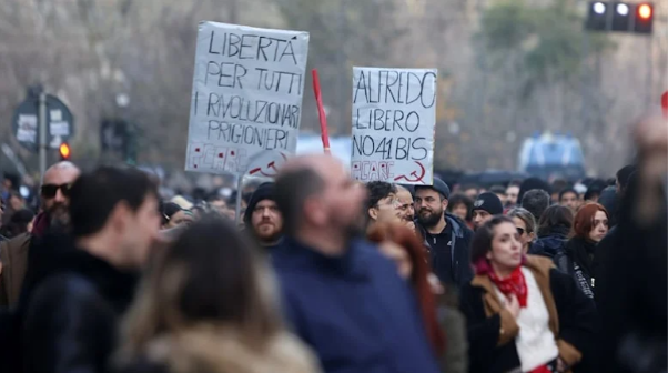 İtalya açlık grevi yapan anarşist için sokaklara döküldü