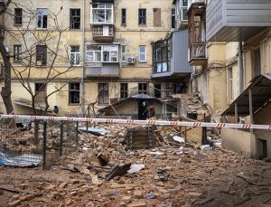 Rusya Ukrayna’da apartman vurdu: 3 ölü, 8 yaralı