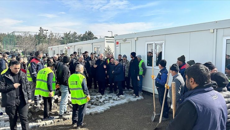 Bakan Soylu, konteyner kurulum çalışmalarını inceledi