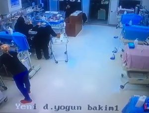 Şiddetli depremde bebekleri yalnız bırakmadılar!