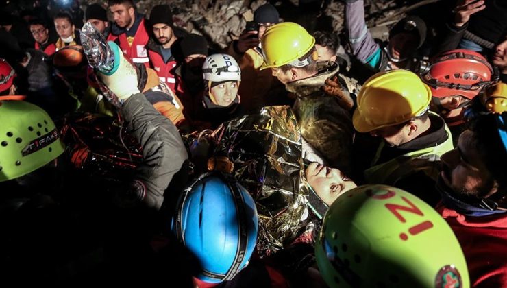 Hatay’da enkaz altında kalan kadın 136 saat sonra kurtarıldı