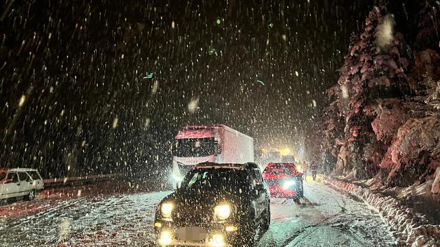 Antalya-Konya kara yolu kar yağışı nedeniyle ulaşıma kapandı