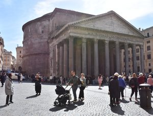 Roma’daki tarihi Pantheon Bazilikası için turistlerden giriş ücreti alınacak