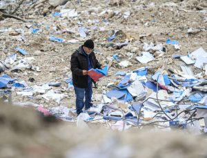 Hatay Büyükşehir Belediyesi enkazında evrak nöbeti