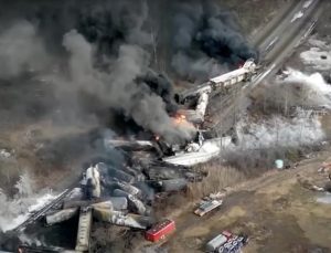 ABD Adalet Bakanlığı, Ohio tren kazası için demir yolu şirketine dava açtı