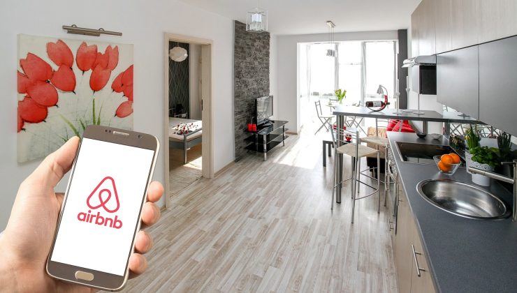 Skandalın böylesi, Airbnb’den kiralanan dairede, banyoya konulmuş gizli kamera çıktı