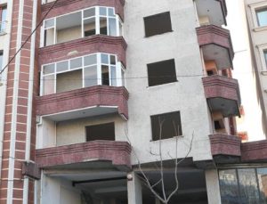 Bağcılar’ın 9 katlı ‘apartmankondu’su yıkılıyor