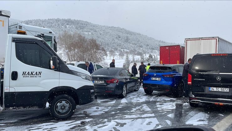 Anadolu Otoyolu’nun Bolu geçişinde zincirleme kaza! 54 araç birbirine girdi