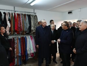 Cumhurbaşkanı Erdoğan, Kahramanmaraş’ta AFAD Kocaeli Çarşısı’nı ziyaret etti