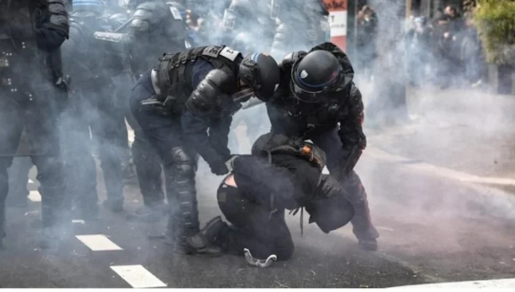 Fransa’yı kasıp kavuran protestolar işe yaradı! Macron sendikalarla görüşecek