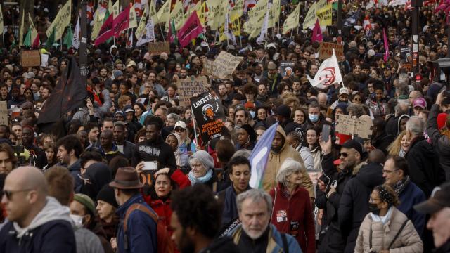 Paris’te göç yasa tasarısına karşı protesto