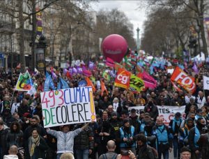 1 milyondan fazla Fransız, Macron’un emeklilik reformuna karşı yürüdü