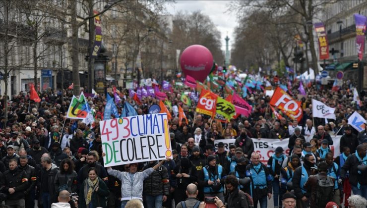 1 milyondan fazla Fransız, Macron’un emeklilik reformuna karşı yürüdü