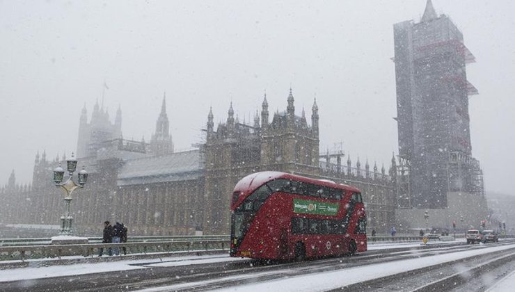 İngiltere soğuk havanın etkisinde: Uçuşlar iptal, okullar tatil