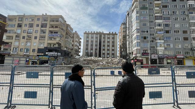 Şanlıurfa’da 6 katlı binanın enkazı kaldırıldı