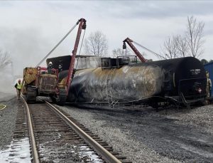 Çevre felaketine neden olan Ohio’daki tren kazası için şirketin üst yöneticisi özür diledi