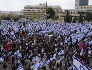 İsrail’de Netanyahu’ya geri adım attıran göstericiler ve talepleri tartışılıyor