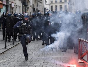 Fransa’da emeklilik reformu karşıtı gösterilerde gözaltı sayısı 457’ye çıktı