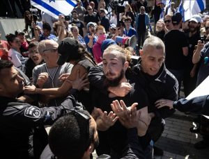 Kitlesel gösterilerin ardından Tel Aviv polis şefi görevden alındı