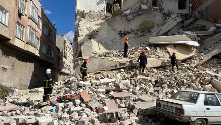 Kilis’te ağır hasarlı 4 katlı bina çöktü