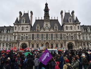 Fransa’da tartışmalı göç yasa tasarısına karşı gösteri düzenlendi