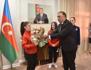 Aliyev’den Ermenistan’da madalya kazanan Türk haltercilere hediye