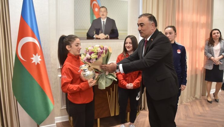 Aliyev’den Ermenistan’da madalya kazanan Türk haltercilere hediye