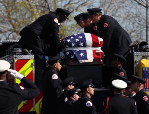 Chicago, İtfaiye Teğmeni Jan Tchoryk’e veda etti