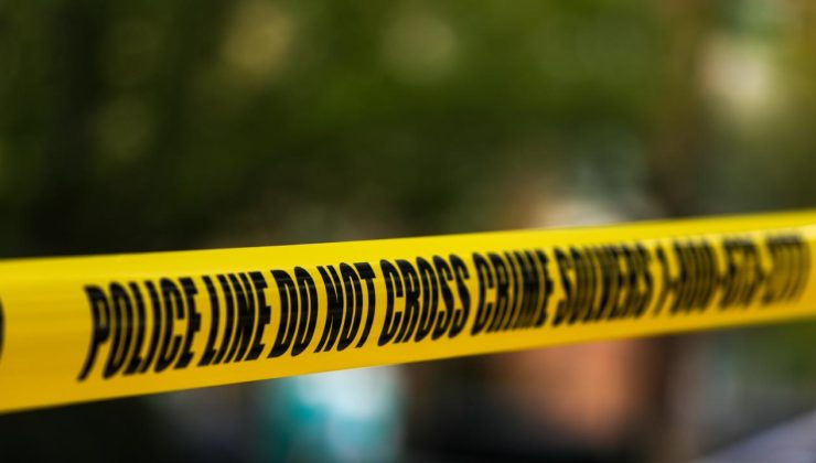 Kentucky’de bir polis aracında tüfekle vuruldu