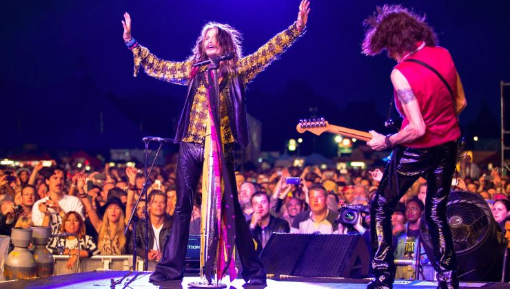 Steven Tyler, reşit olmayan çocuğa cinsel saldırıda bulunduğu iddialarını reddetti