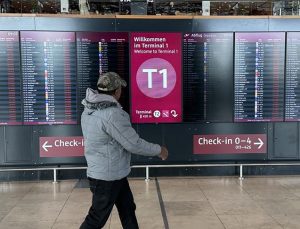 Almanya’da 5 havalimanındaki grev nedeniyle yüzlerce uçuş iptal oldu