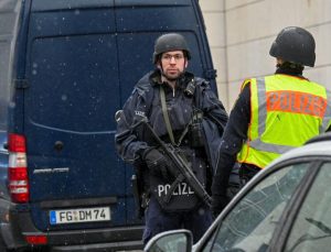 Avrupa Halk Partisi’ne polis baskını