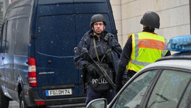 Avrupa Halk Partisi’ne polis baskını