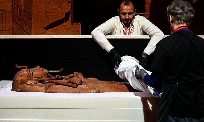 Firavun 2. Ramses tabutu 5 aylık sergi için Paris’e götürüldü