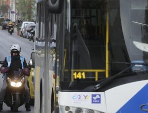 Atina’da otobüs şoförleri iş bırakma eylemi yapıyor