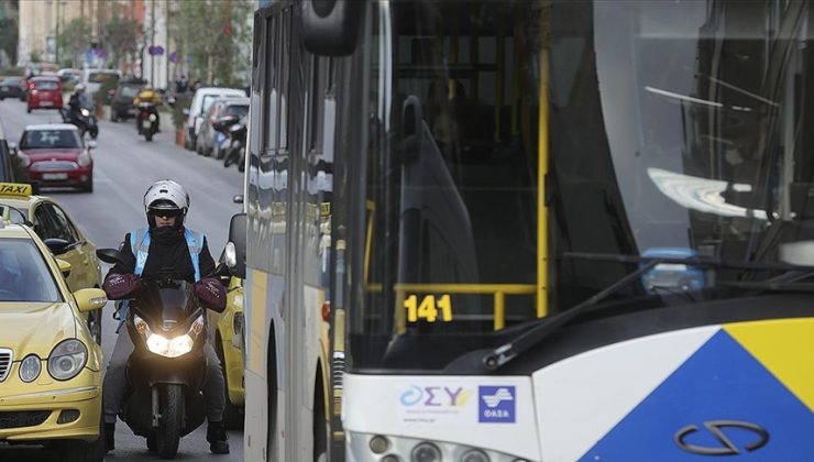 Atina’da otobüs şoförleri iş bırakma eylemi yapıyor
