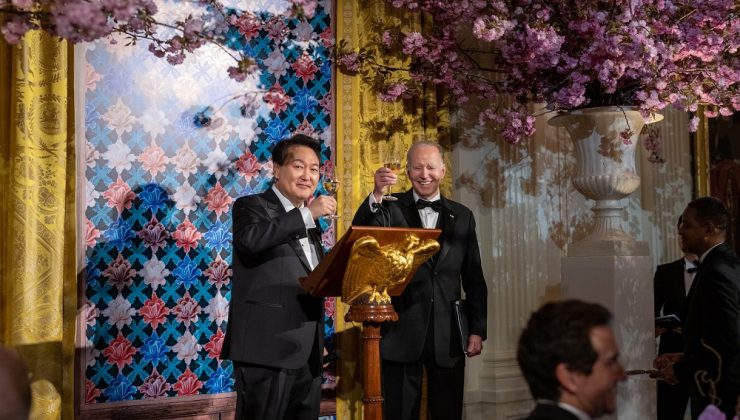 Güney Kore devlet başkanı Beyaz Saray’da şarkı söyledi