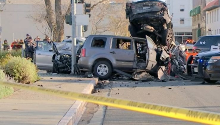 Çalıntı araçla polisten kaçtı, kaza yaptı: 1 ölü 12 yaralı