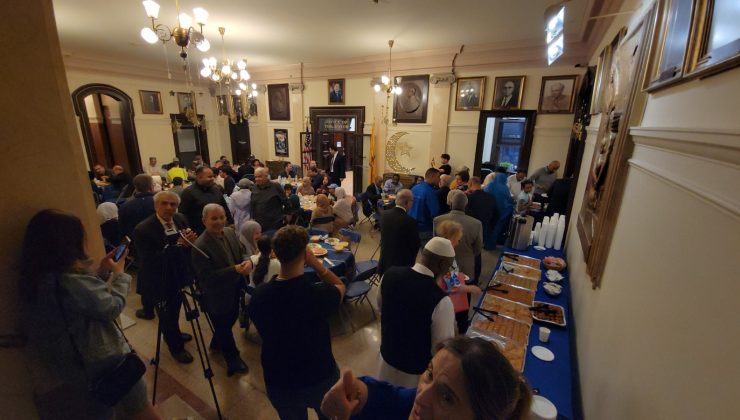 Paterson’un tarihi belediye binasında geleneksel iftar yemeği