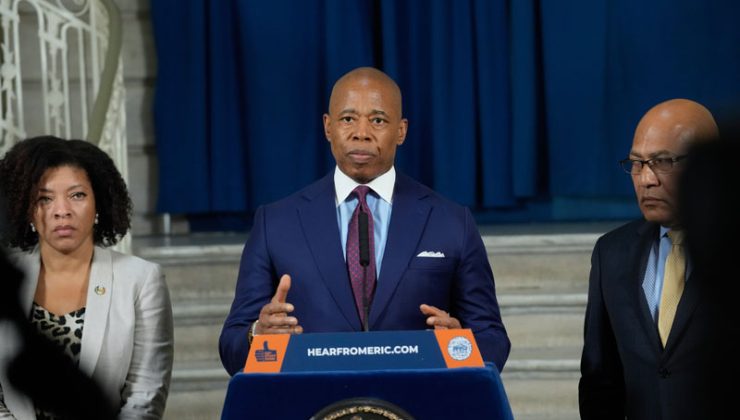 New York Belediye Başkanı, düzensiz göçmenleri istemeyen 30 ilçe yönetimine dava açtı