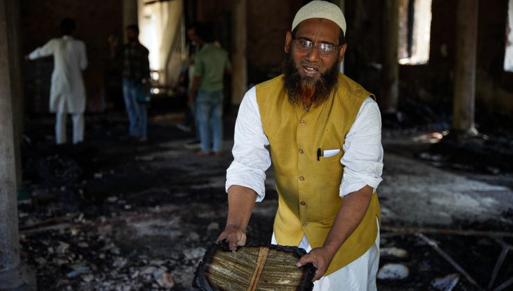 Hindistan’da asırlık medrese Hindu çeteler tarafından ateşe verildi