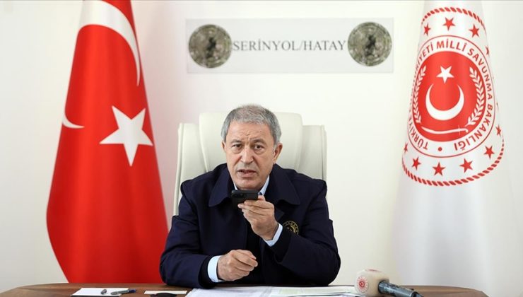 Bakan Akar Cumhurbaşkanı Erdoğan ile askerleri telefonda buluşturdu