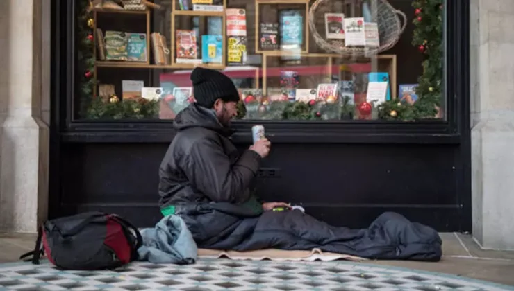 İngiltere’de binlerce evsiz sokaklarda hayatını kaybetti