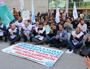 İzmir Büyükşehir Belediyesi çalışanlarının zam eylemi
